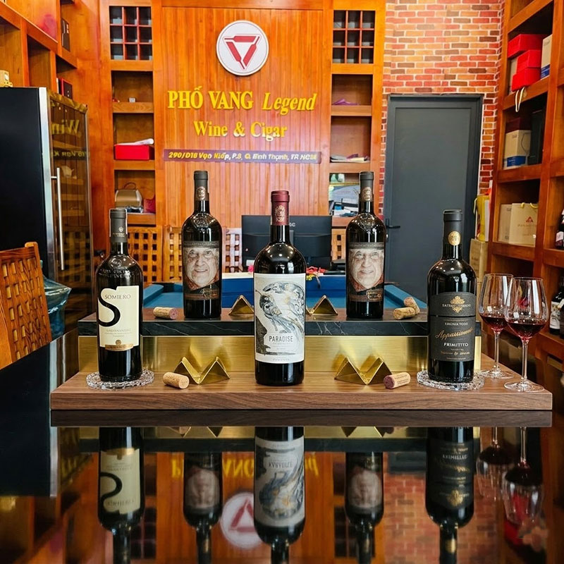 Phố Vang Legend Và Những Chai Vang Nhập